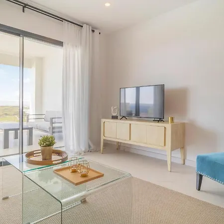 Amazing In With 3 Bedrooms, Wifi And Outdoor Swimming Pool Estepona