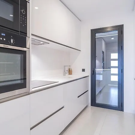 Amazing In With 3 Bedrooms, Wifi And Outdoor Swimming Pool Apartmán