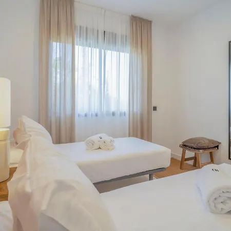Amazing In With 3 Bedrooms, Wifi And Outdoor Swimming Pool Apartmán *
