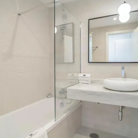 Amazing In With 3 Bedrooms, Wifi And Outdoor Swimming Pool Apartmán